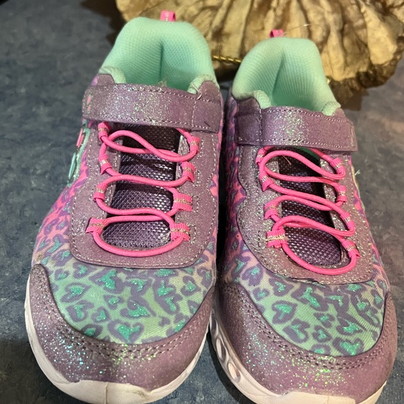 Girl’s size 5 light up sneakers - Picture 2 of 7